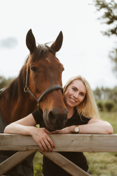 Stefanie met paard close-up